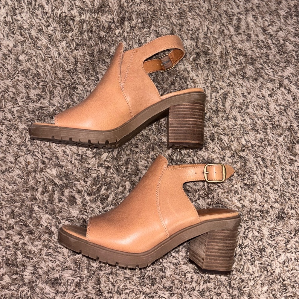 Lucky Brand Tan Peep-Toe Block Heel Mules